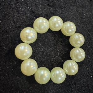 Elegant Cream Pearl Bracelet
